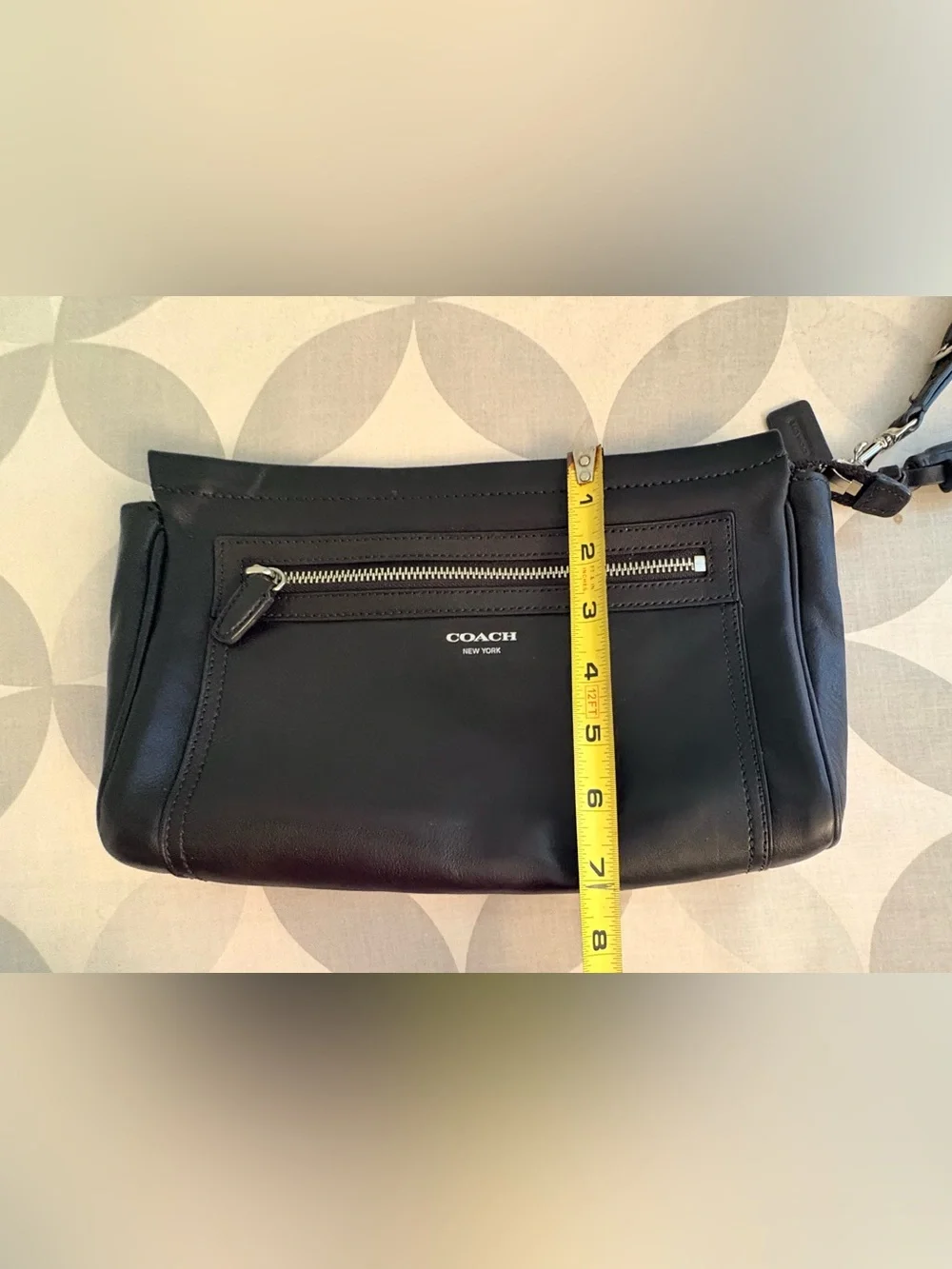 Vintage Coach Leather Large Wristlet / Clutch – Classic, Chic & Versatile (EUC)